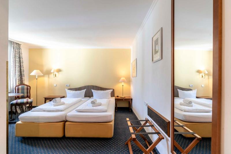 Double Room image 4