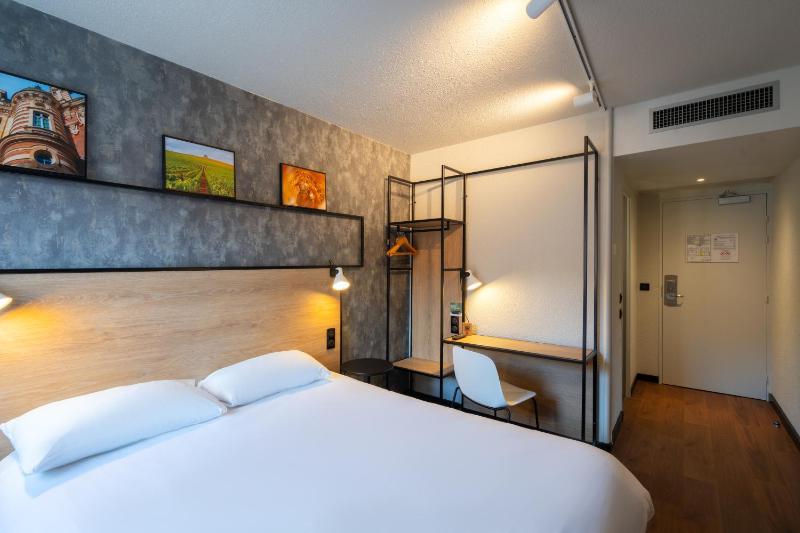 Two Adjacent Room image 2