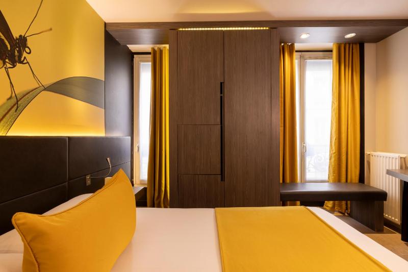 Double Room image 3