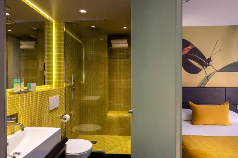 Double Room image 4