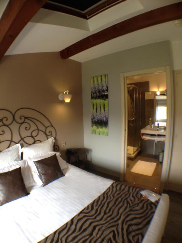 Small Double Room image 4