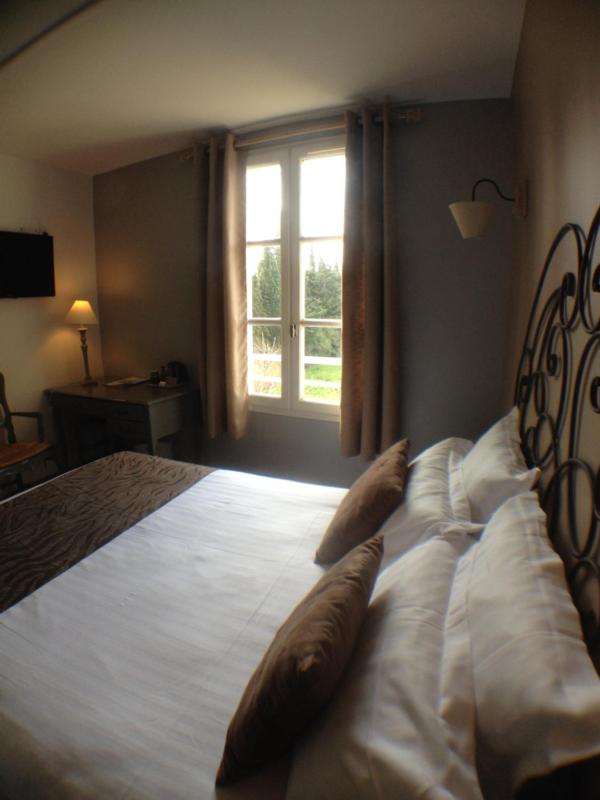 Small Double Room image 3