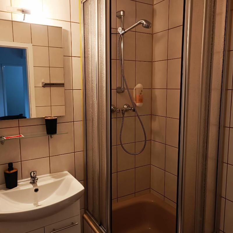 Single Room image 3