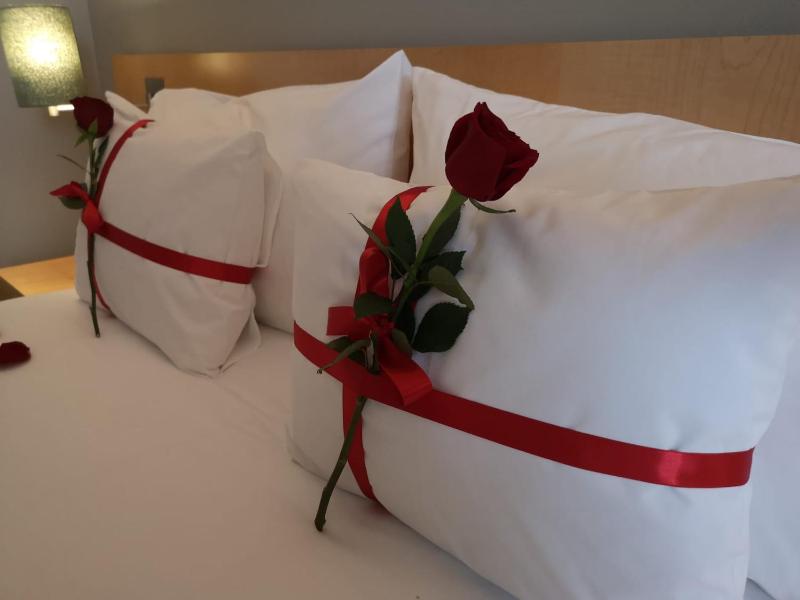 Double Room with Ocean View with Romantic Package image 3