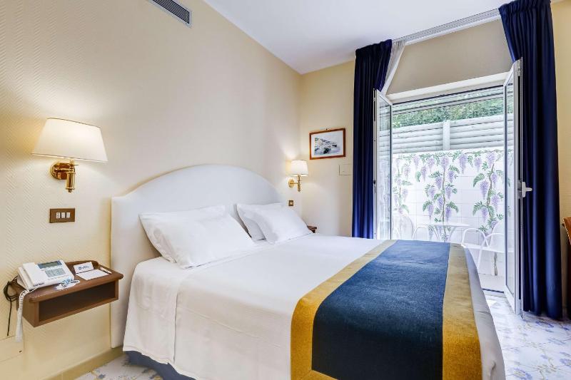 Economy Room image 3