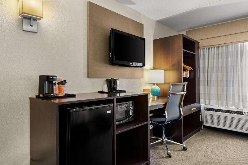 Double Room with Two Double Beds - Non-Smoking image 3