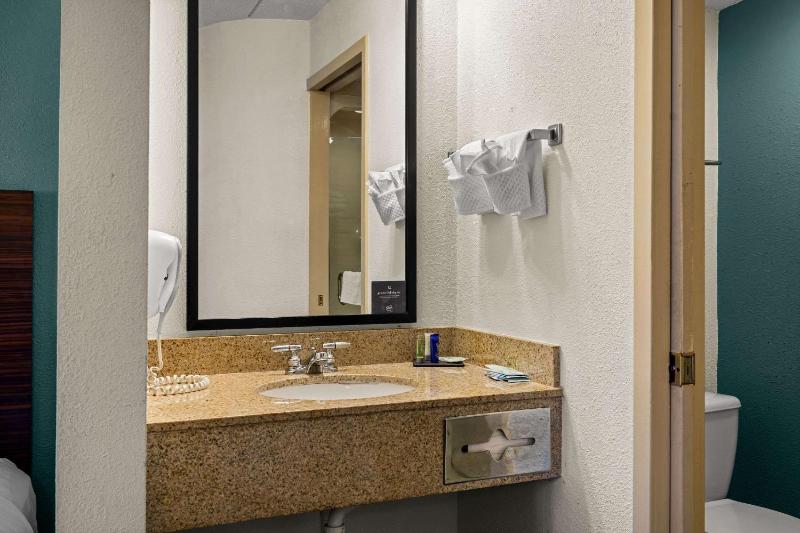 Double Room with Two Double Beds - Non-Smoking image 2