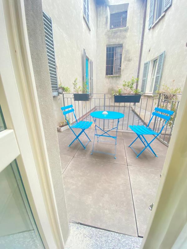 Deluxe Double Room with Balcony image 2