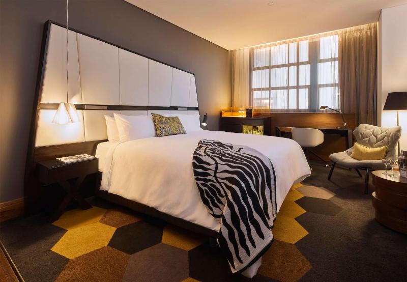 QT Deluxe King Room image 1