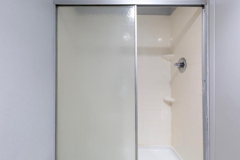 King Suite - Non-Smoking image 3
