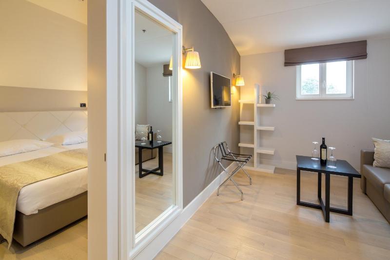 Suite image 3
