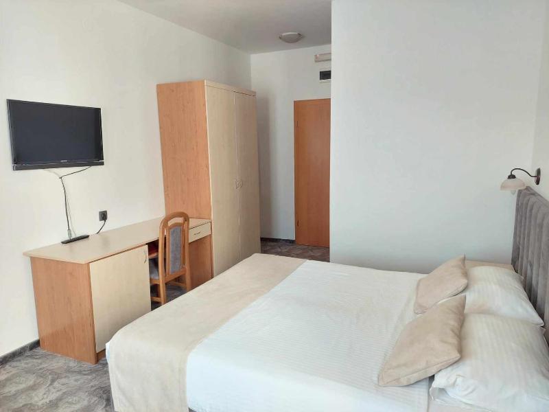 Twin/Double Room image 3