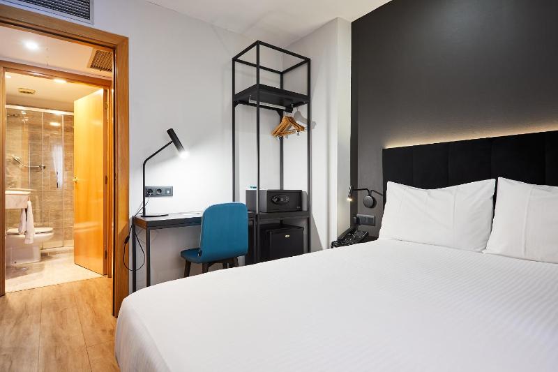 Basic Single Room image 4