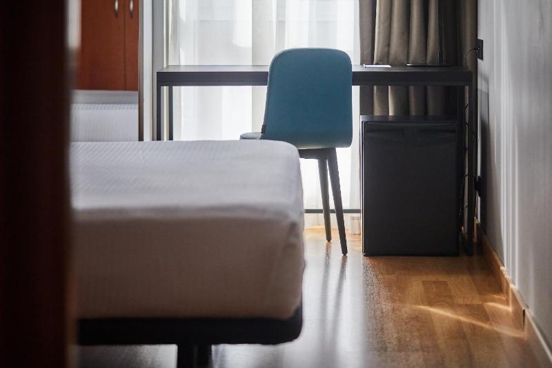 Standard Double Room image 3