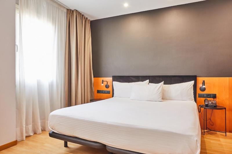 Superior Double or Twin Room image 4