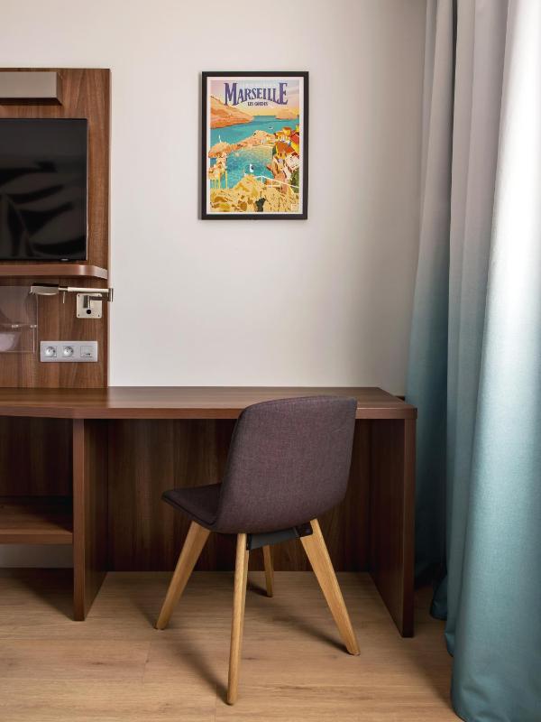 Standard Queen Room image 4