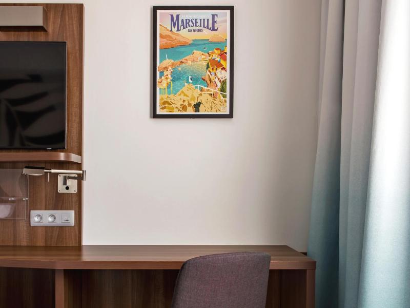 Standard Queen Room image 3