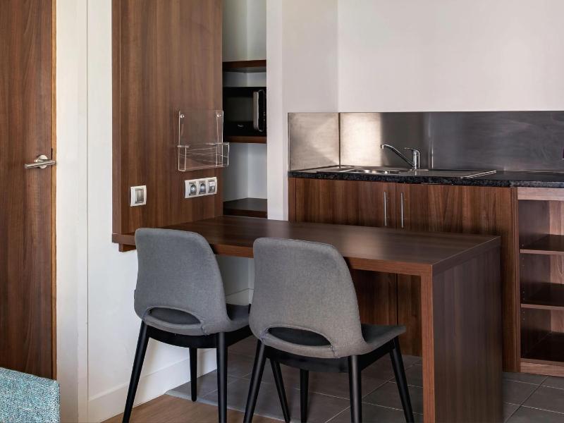 One-Bedroom Suite image 4