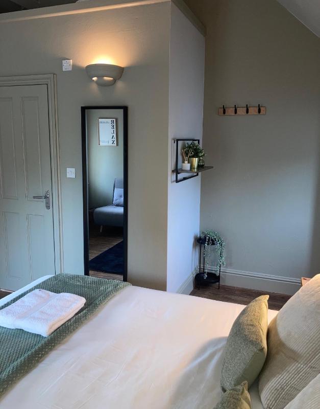 Budget Double Room image 4