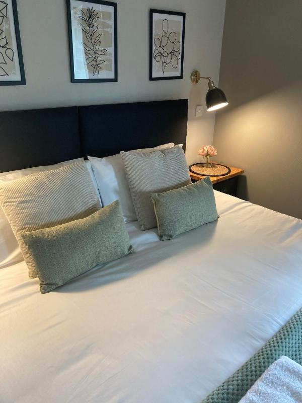 Budget Double Room image 2