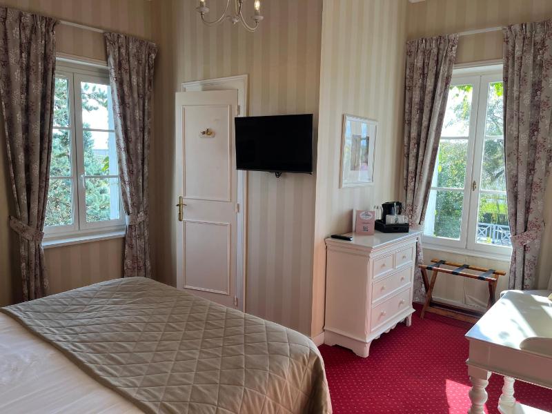 Traditional Double Room image 3