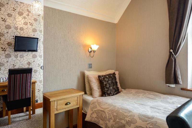 Standard Single Room with Shared Bathroom image 1