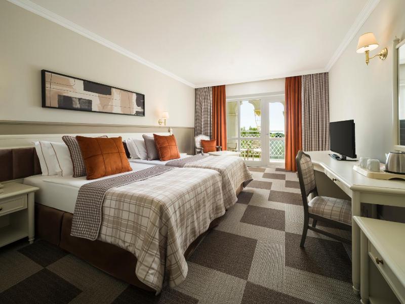Superior Double or Twin Room image 3