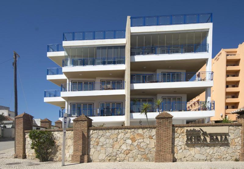 LGS65T2 Luxuoso T2 frente praia em condominio - image 7