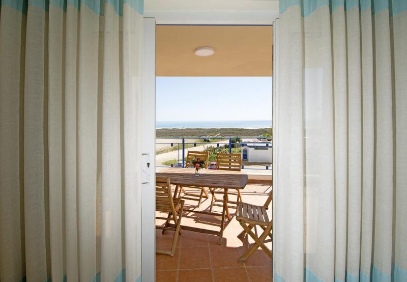 LGS65T2 Luxuoso T2 frente praia em condominio - image 9