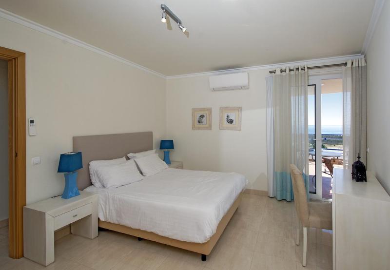 LGS65T2 Luxuoso T2 frente praia em condominio - image 22