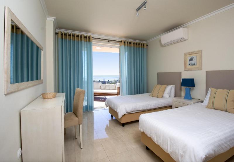 LGS65T2 Luxuoso T2 frente praia em condominio - image 16