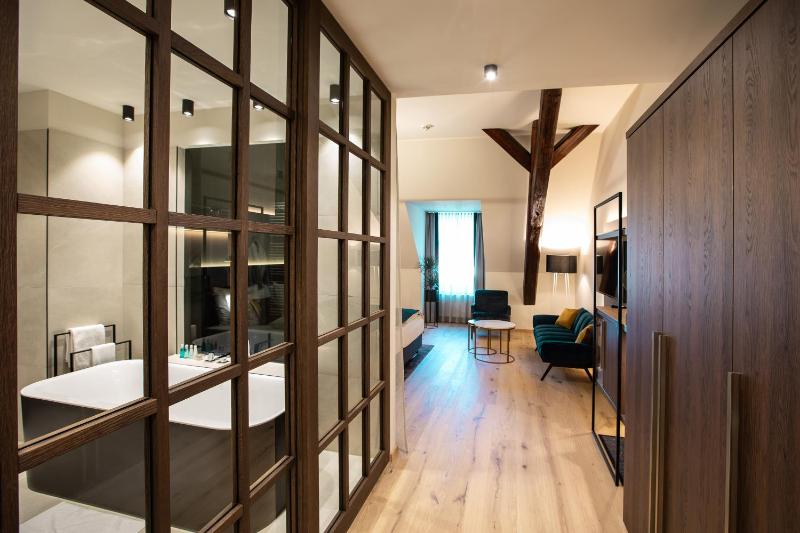 Executive Suite image 3