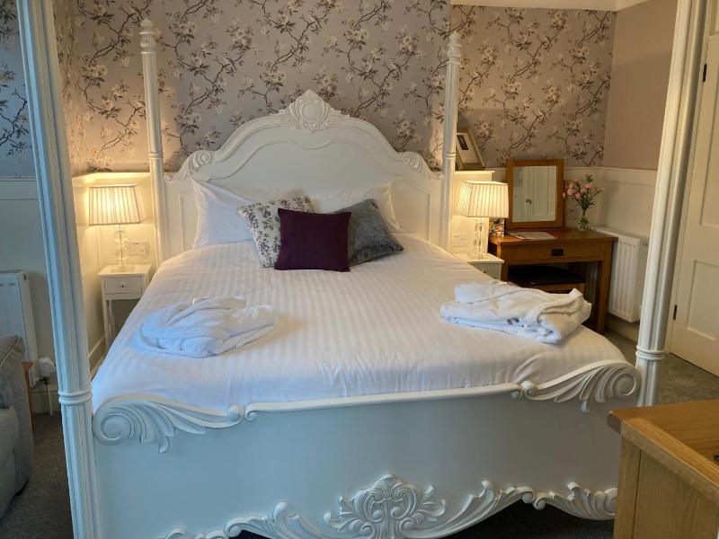 Deluxe King Room image 2