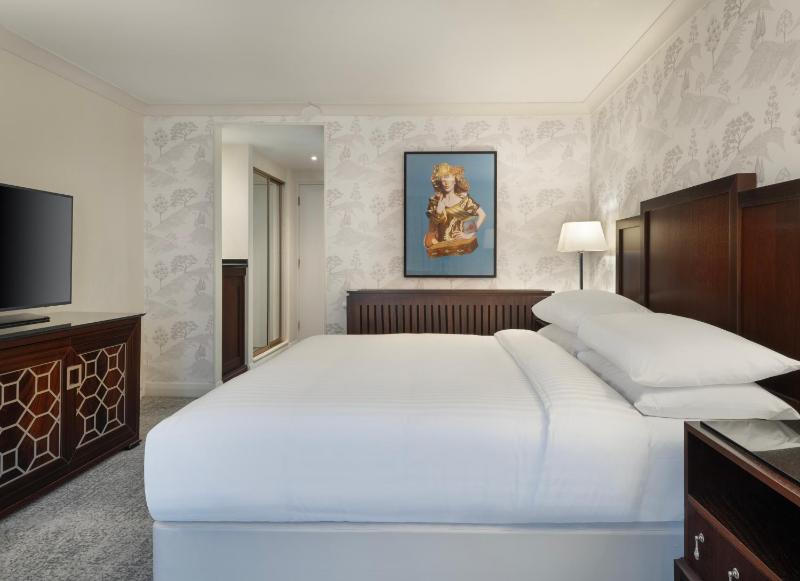 Deluxe King Room image 1