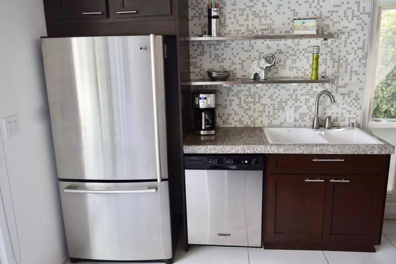 Live the Mid Mod Life at Mariposa Palms - image 32