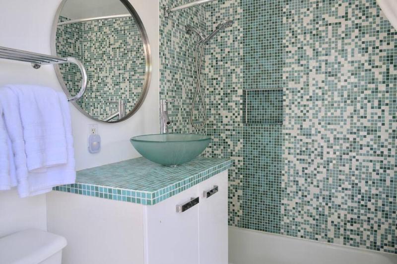 Live the Mid Mod Life at Mariposa Palms - image 16