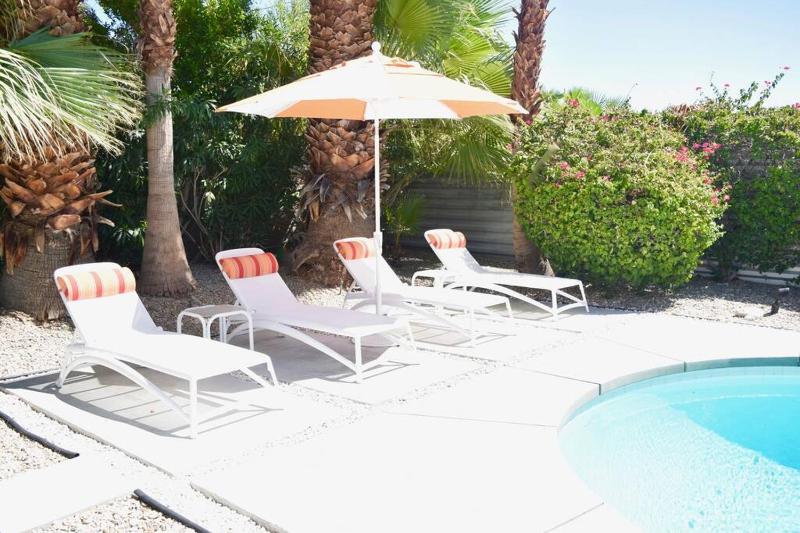 Live the Mid Mod Life at Mariposa Palms - image 14
