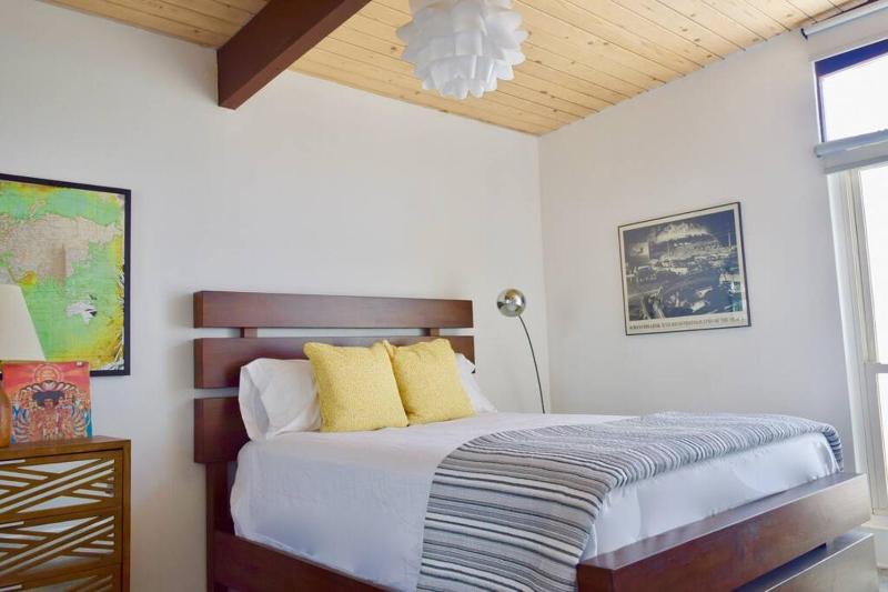 Live the Mid Mod Life at Mariposa Palms - image 12