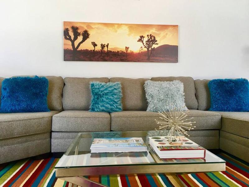 Live the Mid Mod Life at Mariposa Palms - image 39