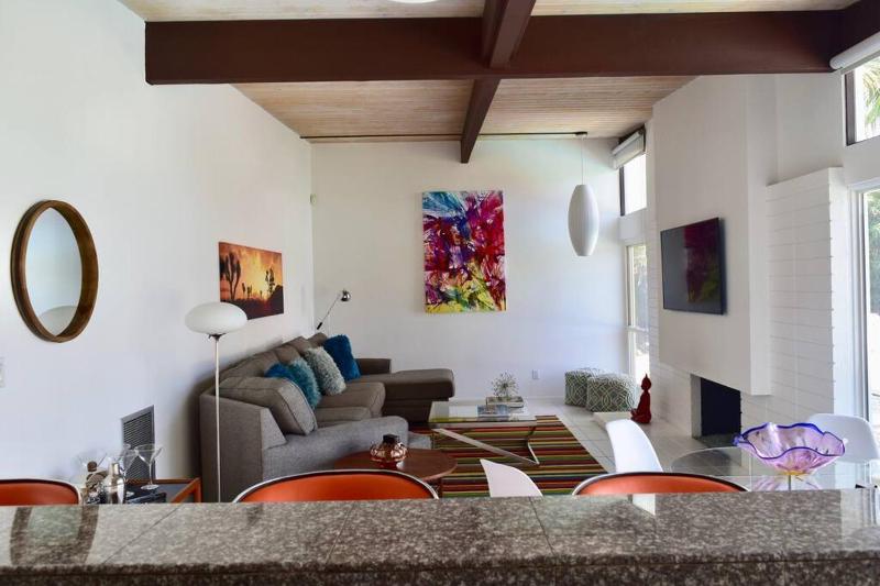 Live the Mid Mod Life at Mariposa Palms - image 24