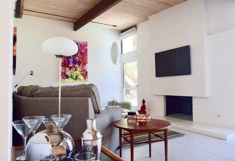 Live the Mid Mod Life at Mariposa Palms - image 31