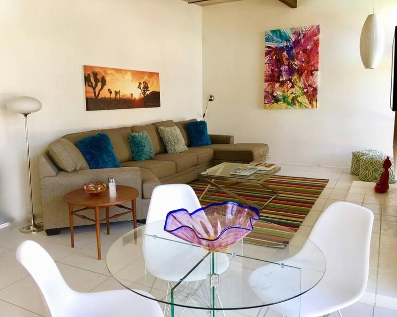 Live the Mid Mod Life at Mariposa Palms - image 33