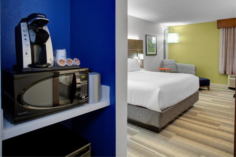 Standard King Room image 1