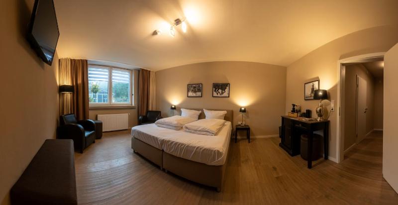 Deluxe Double Room  image 1