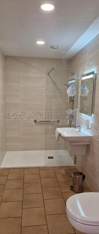 Double Room image 3