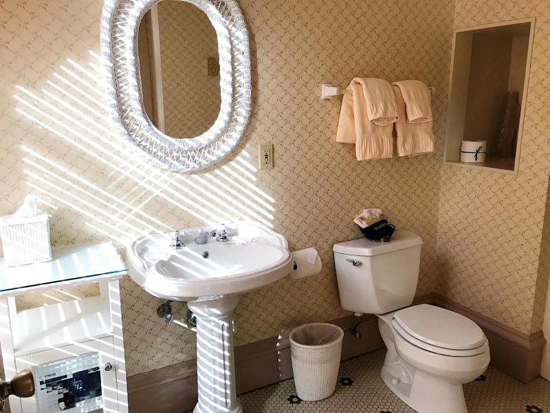 Queen Room image 1