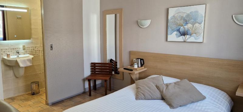 Double Room image 4