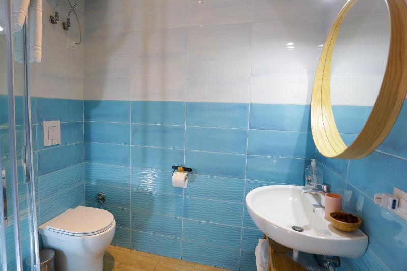 Double Room with Balcony image 4