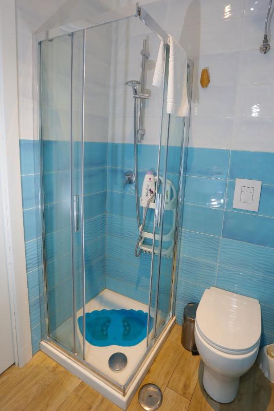 Double Room with Balcony image 2