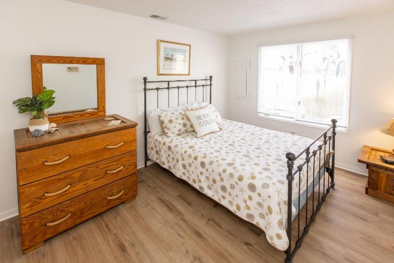 Coral Beach House - North End VB - image 14